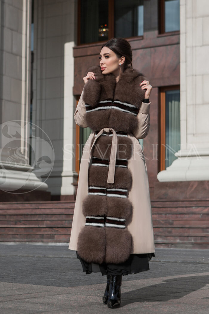 palto bezh pesec norka 2 700x1050 - Пальто комбинированное с мехом норки и песца в цвете соболь