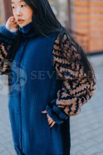 sinjaja s jetno rukavami korejanka v gorode 3 150x225 - Шуба из меха норки темно-синего цвета с инкрустацией Н-122
