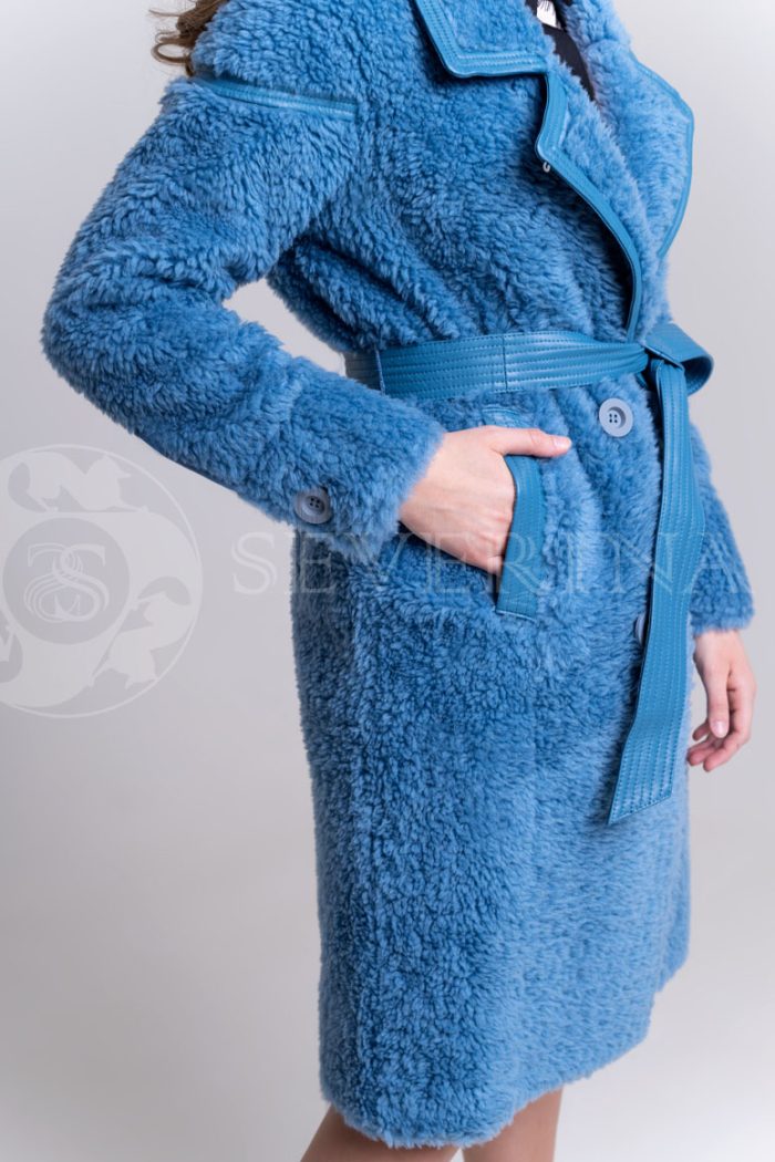 palto jekomeh goluboe4 700x1050 - Пальто из овечьей шерсти с кожаной отделкой П-013