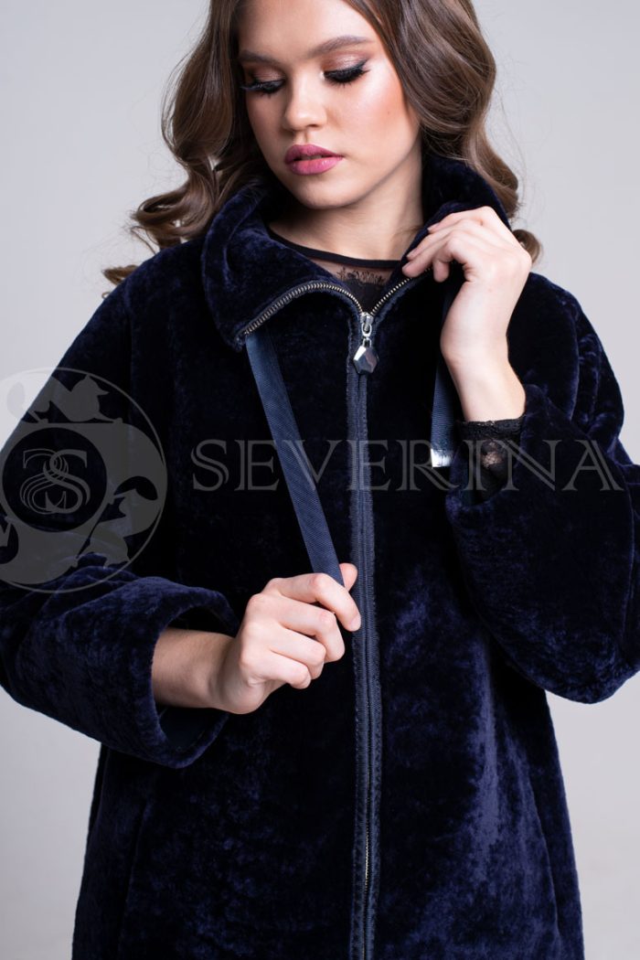 t sinjaja kurtka shuba1 700x1050 - Шуба-куртка из овчины тёмно-синего цвета Д-017-1