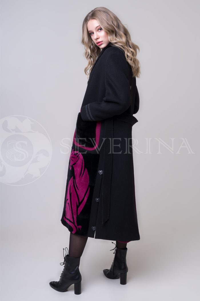 palto chernoe fuksija tigr 1 700x1050 - Пальто чёрного цвета с инкрустацией цветным мехом норки П-020