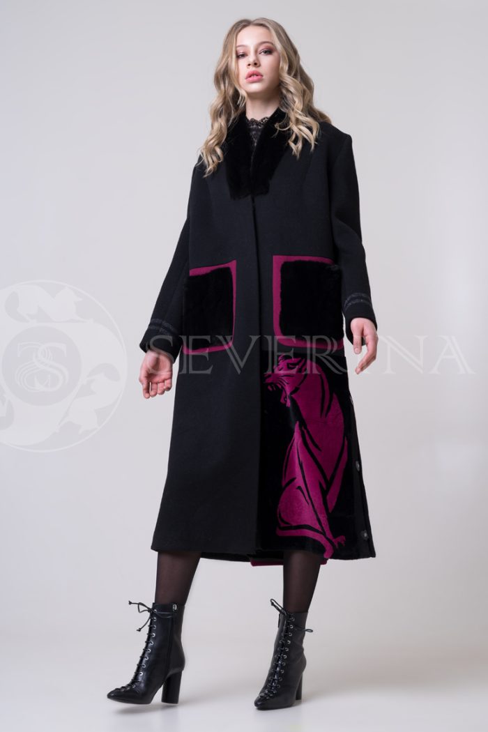 palto chernoe fuksija tigr 2 700x1050 - Пальто чёрного цвета с инкрустацией цветным мехом норки П-020