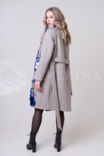 palto mokko norka sinie cvety 3 150x225 - Пальто-жилет серого цвета с инкрустацией цветным мехом норки П-018