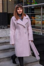 nezhno rozovoe 1 150x225 - Пальто из мягкой ткани с отделкой мехом песца нежно-розового цвета П-030