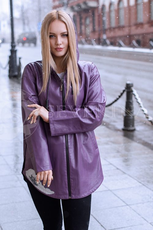 kurtka jekokozha fioletovaja cvetok 1 500x750 - Куртка из итальянской экокожи фиолетового цвета Э-001