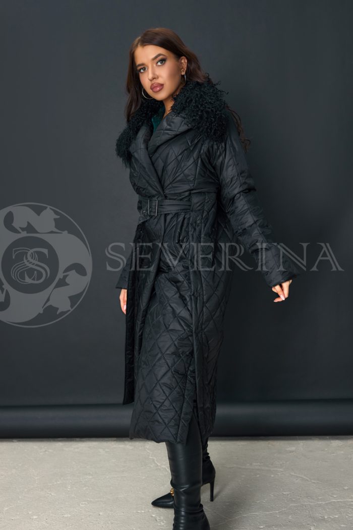 palto chernoe steganoe 2 700x1050 - Пальто стёганое черного цвета с отделкой мехом ламы
