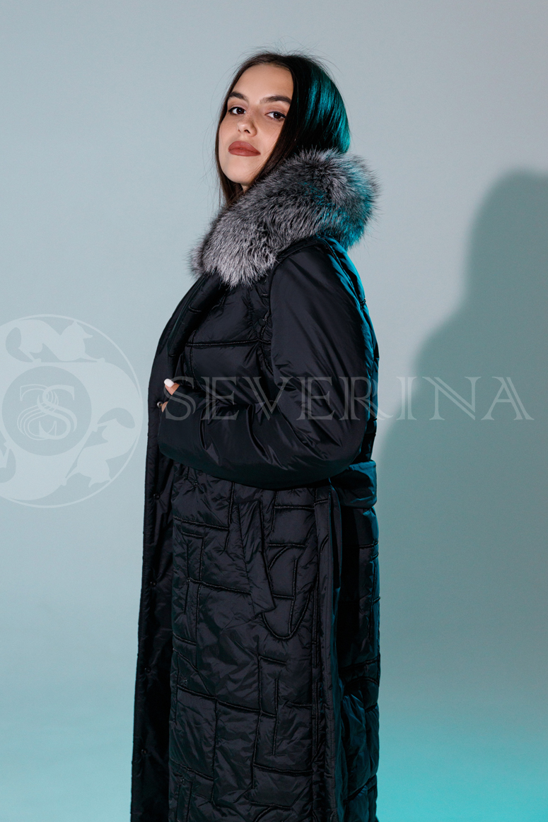 palto chernoe stezhka meh chernoburka 2 - Пальто стёганое черного цвета со съемным воротником из меха серебристо-черной лисы ИФВ-201
