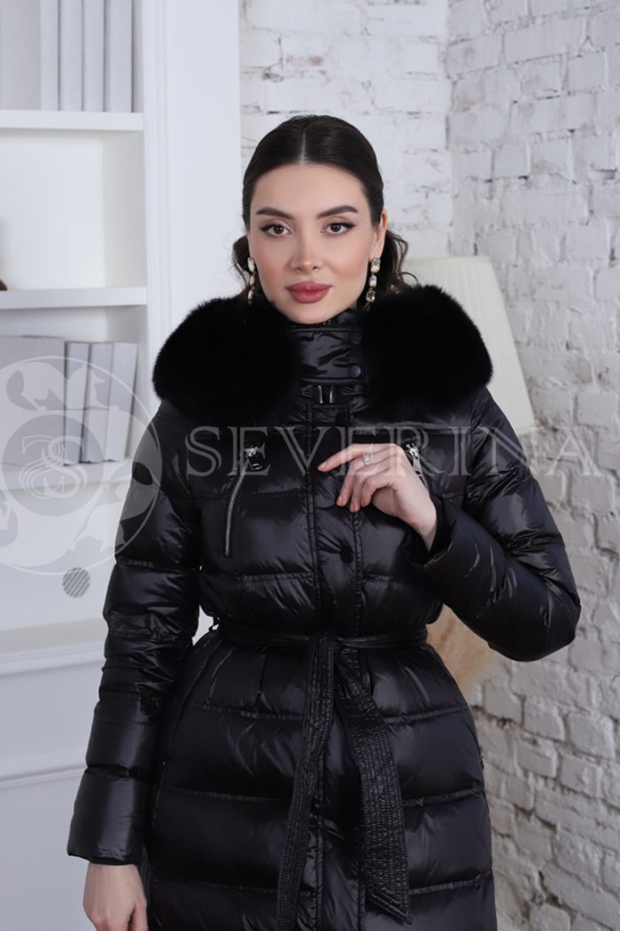 puhovik chernyj 2 700x1050 - Пальто утепленное-пуховик с отделкой мехом песца черного цвета 1-0181