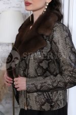 kurtka kosuha reptilija korichnevaja s norkoj 5 150x225 - Куртка из натуральной кожи под питона со съемным воротником из меха норки