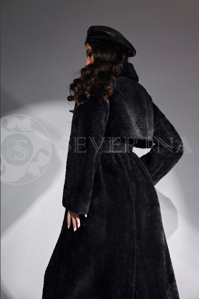 palto chernoe vorsovaja tkan 2 700x1050 - Пальто-тренч черного цвета из ворсовой ткани