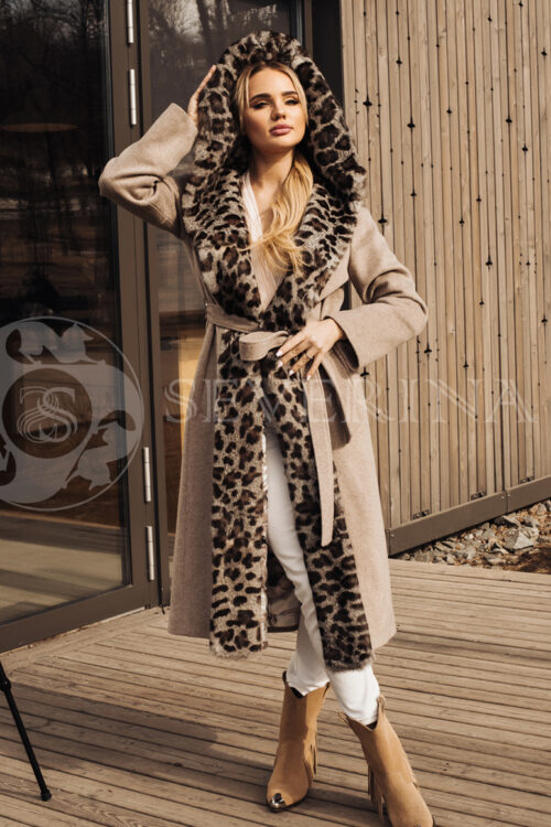 palto kofejnoe s otdelkoj mehom pod leopard4 500x750 - Пальто с капюшоном и отделкой мехом кролика с леопардовым принтом